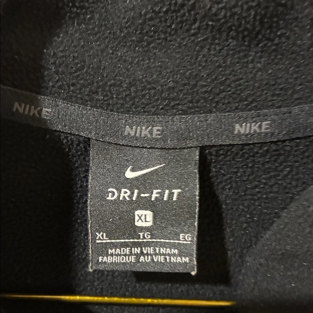 Men’s Nike zip front hooded jacket. - Picture 2 of 3